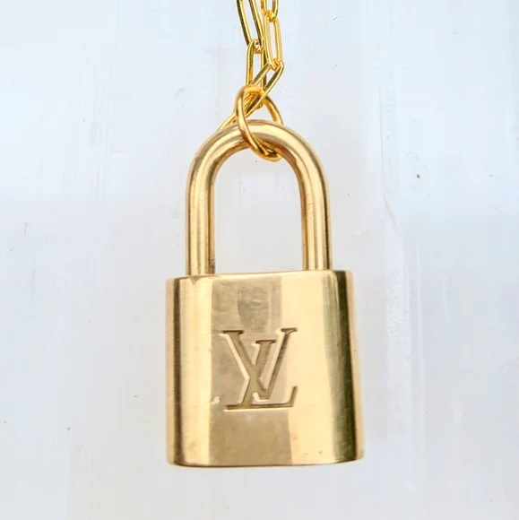 🌟Authentic Louis Vuitton Padlock and Key Necklace Set + Real Gold Chains 🔐🌟 - Picture 9 of 11